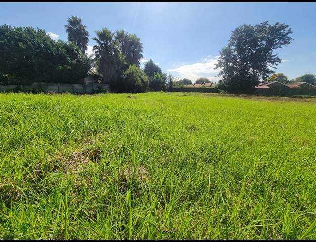 1,060M² VACANT LAND FOR SALE IN FALCON RIDGE